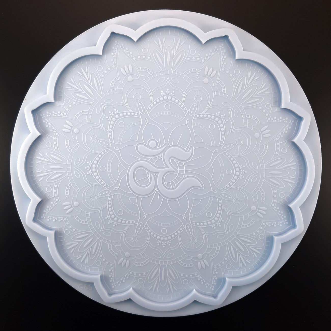 Round tray - Mandala with the AUM (OHM/OM) symbol (XL)